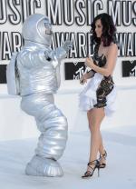 MTV Video Music Awards 2010: 1478x2048 / 353 Кб