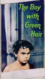 Фото Мальчик с зелеными волосами