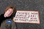Resurrect Dead: The Mystery of the Toynbee Tiles: 858x572 / 164 Кб