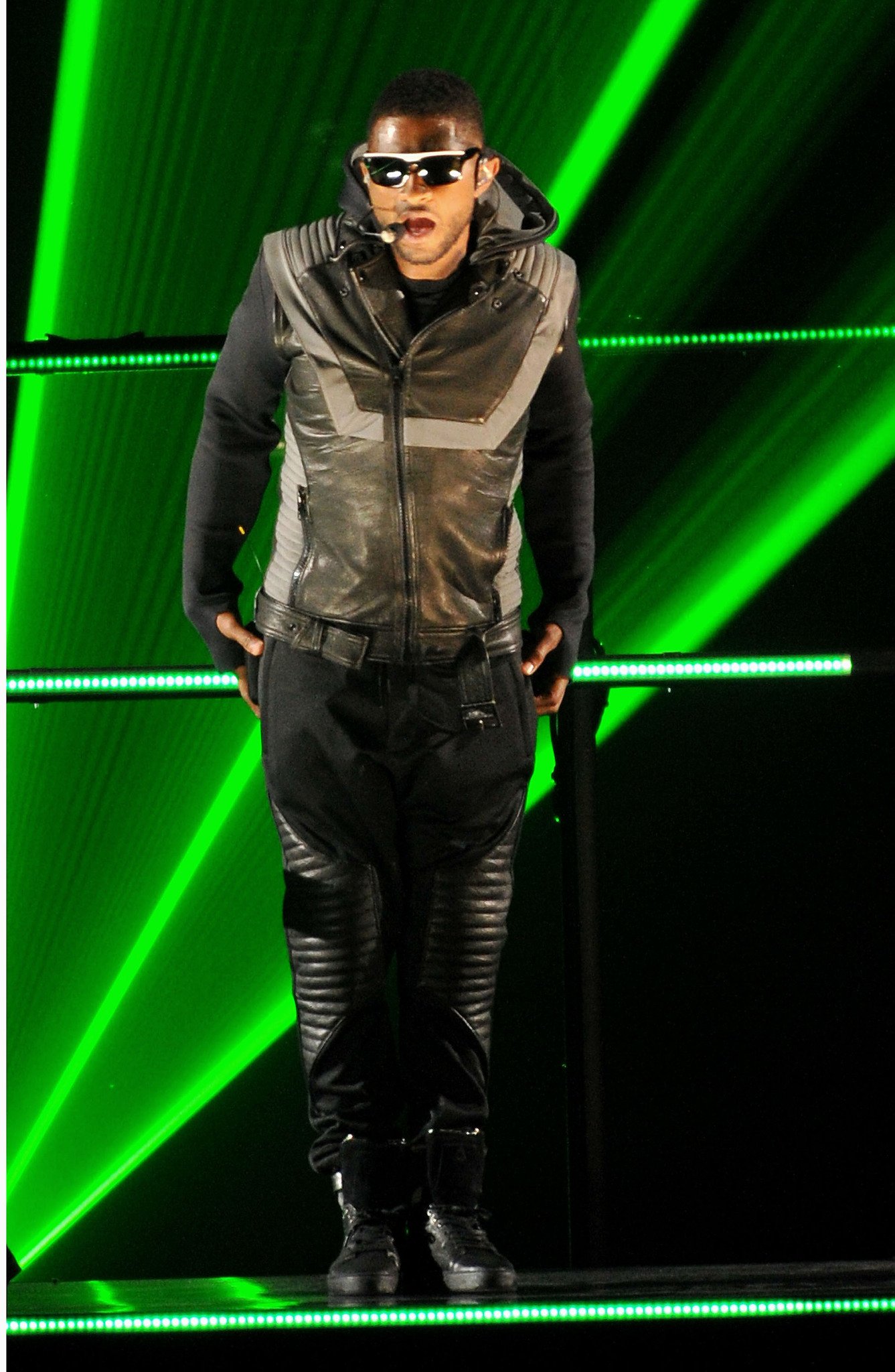 Фото - MTV Video Music Awards 2010: 1337x2048 / 382 Кб