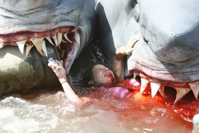 Фото - 2-Headed Shark Attack: 683x456 / 74 Кб
