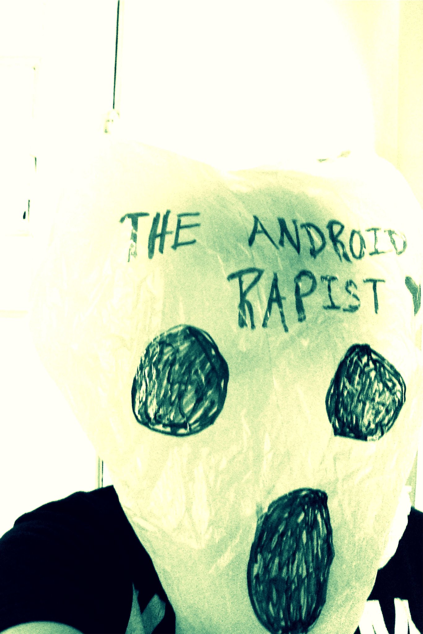 Фото - The Android Rapist: 1366x2048 / 314 Кб