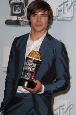 2008 MTV Movie Awards: 267x400 / 23 Кб