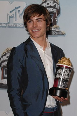 Фото - 2008 MTV Movie Awards: 267x400 / 22 Кб